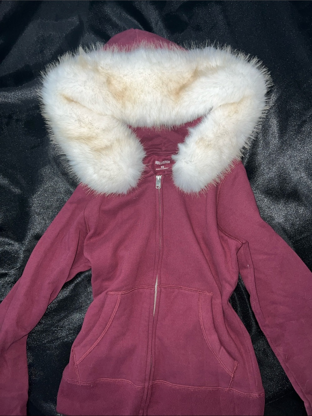 Hollister Maroon Zip Hoodie with White Faux Fur Trim (NEVER WORN!!)